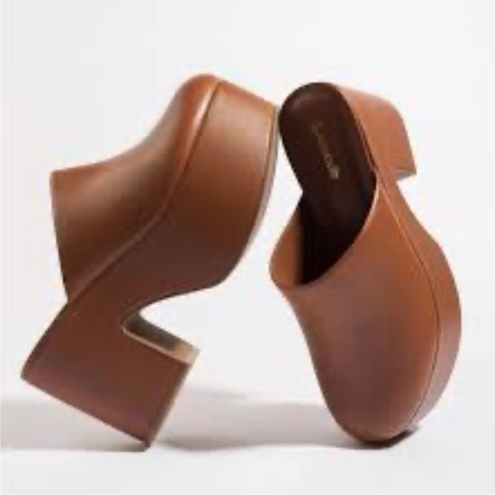 LARROUDE MISO Platform Clog in Caramel Leather, so comfortable. Be Summer Ready - Picture 3 of 14